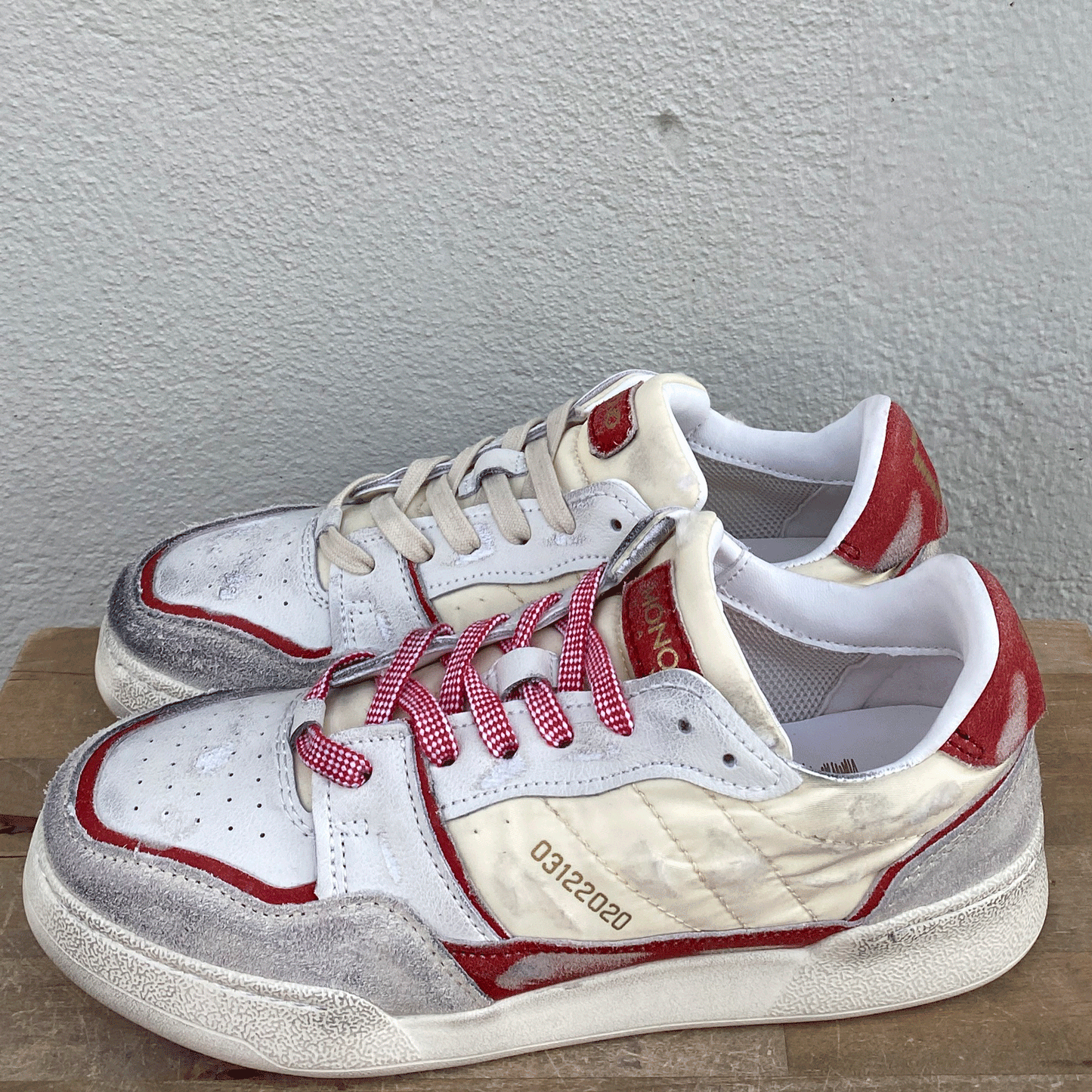 Monoway Zapatilla de cuero y textil blanca y roja