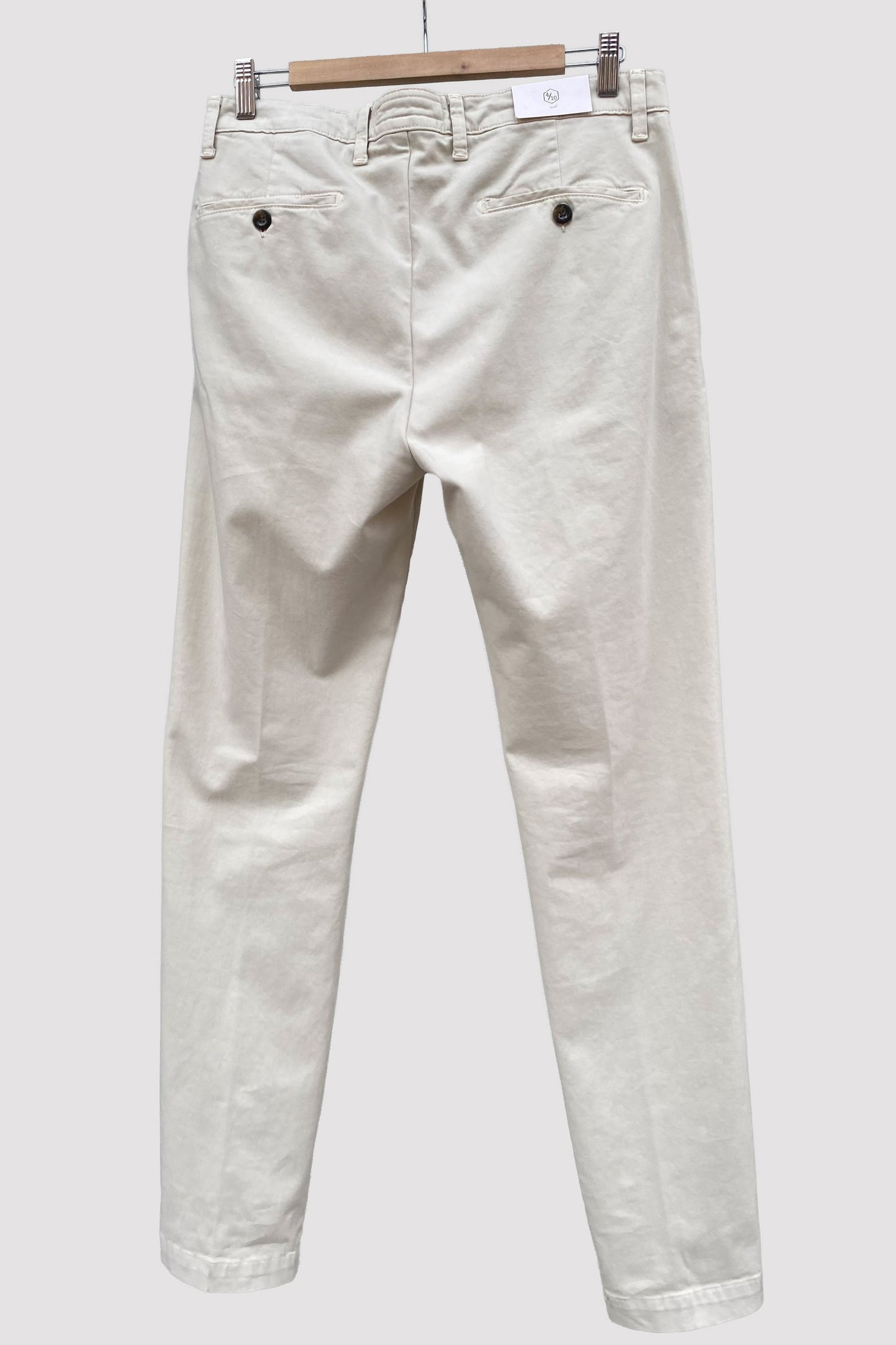 Four.ten Pantalón chino con pinza blanco claro