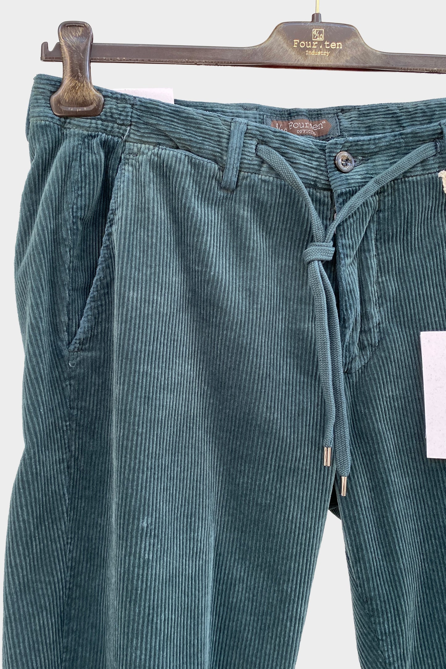 Four.ten Pantalón pana gorda verde oscuro con cordón y goma