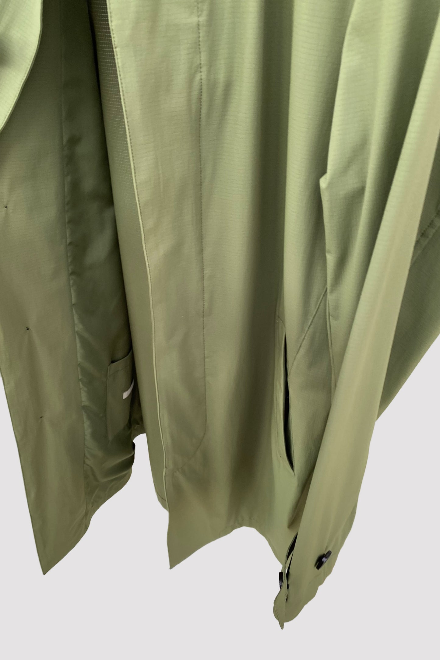At.p.co Gabardina técnica color verde