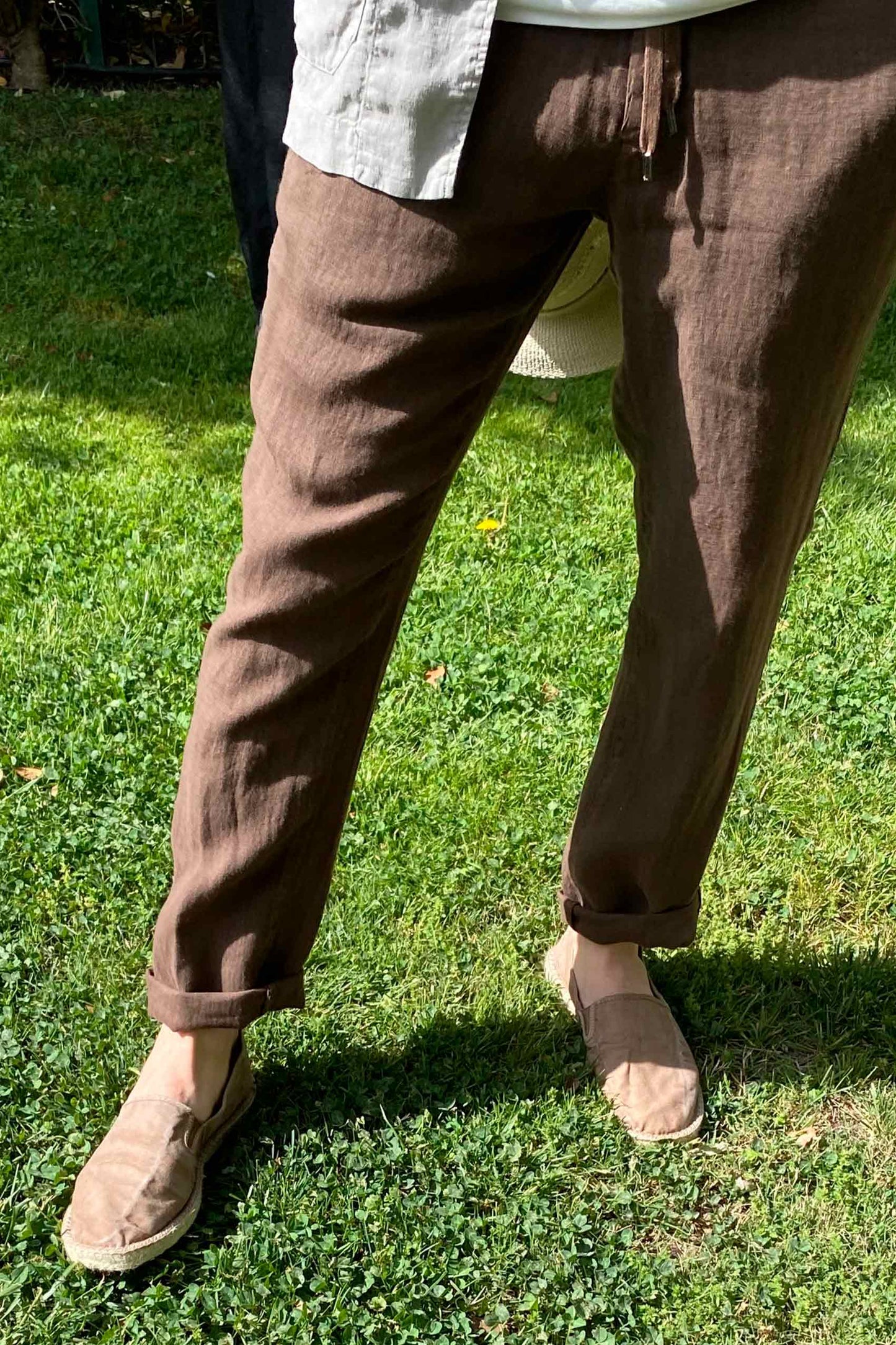 Four.ten Pantalón de lino con goma y cordón en la cintura chocolate