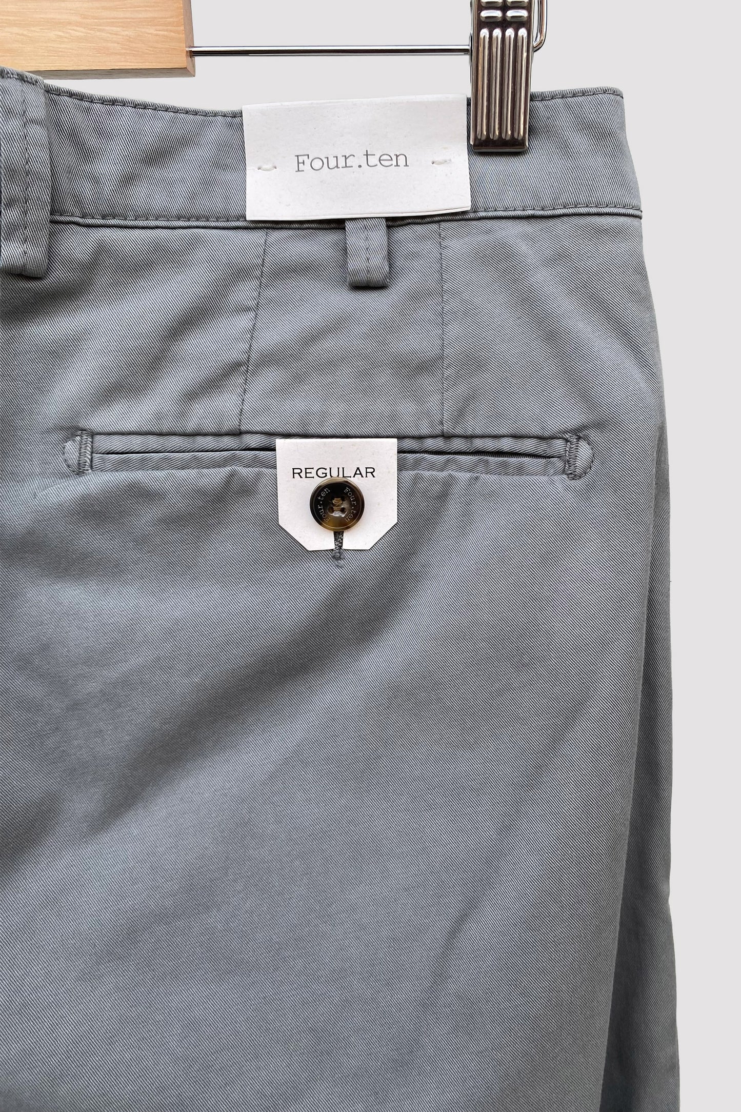 Four.ten Pantalón chino gris