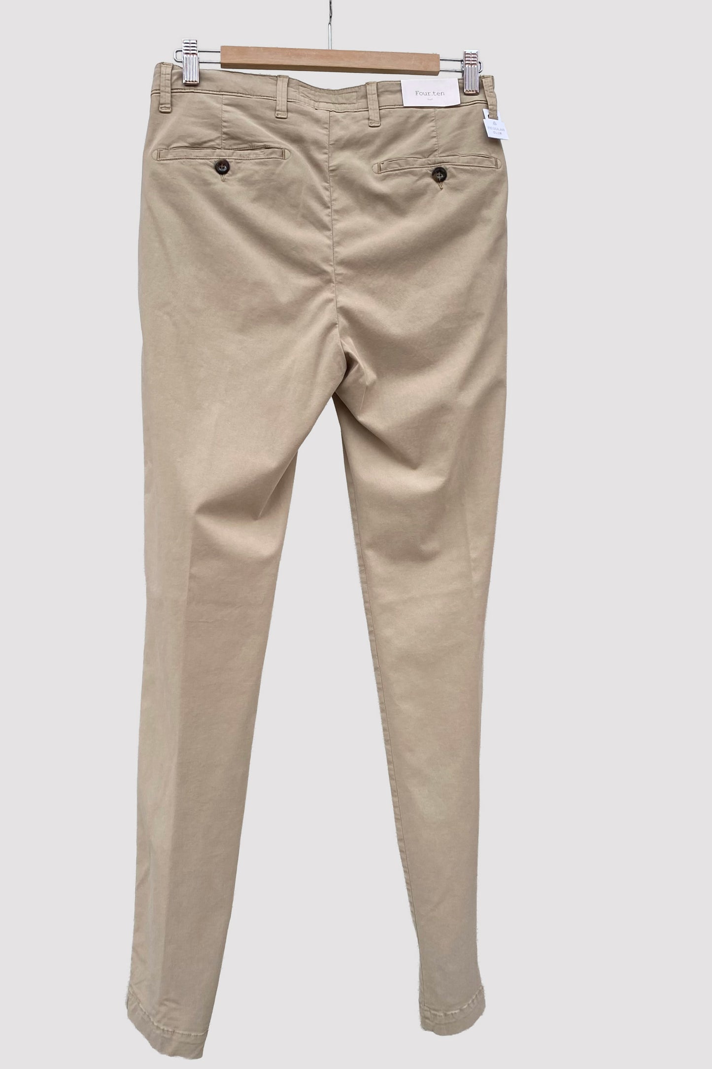 Four.ten Pantalón chino con pinza camel