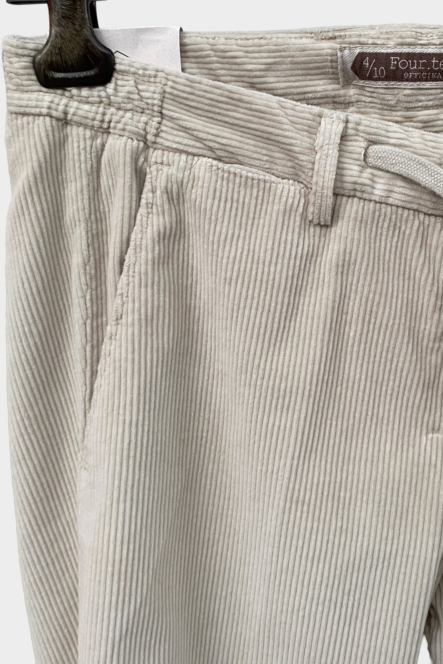 Four.ten Pantalón pana gorda blanco con cordón y goma