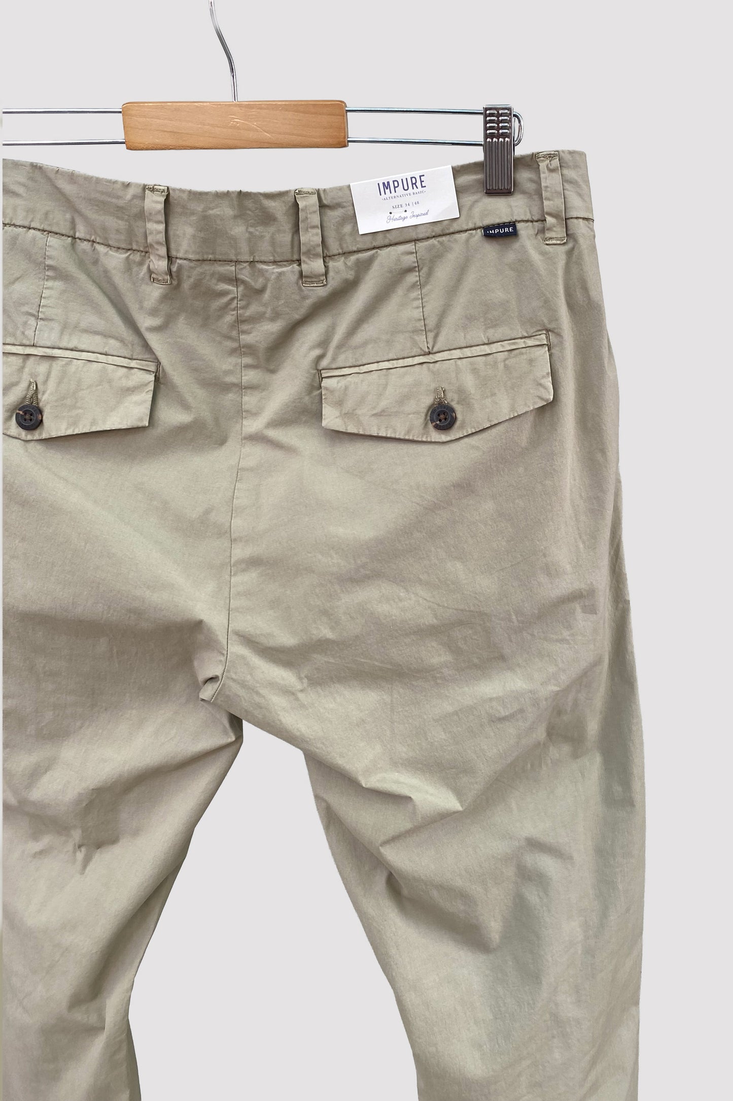 Impure Pantalón chino color camel